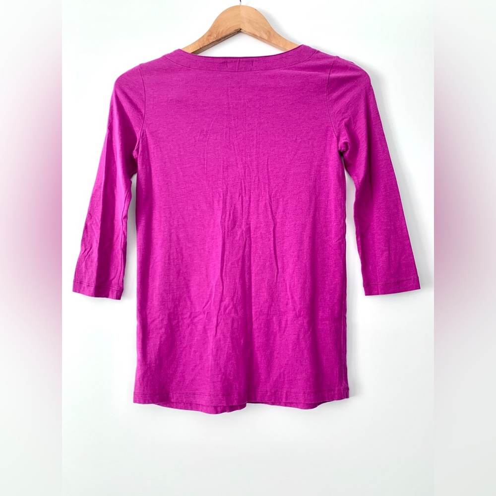 🌟PRICE DROP🌟 EUC! GAP front ruffle detail 2/3 sleeve FUCHSIA TOP Size XS - Picture 3 of 4